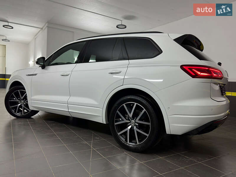 Внедорожник / Кроссовер Volkswagen Touareg 2021 в Казатине
