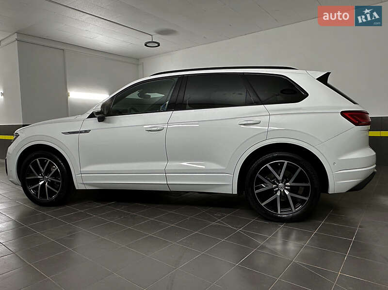 Внедорожник / Кроссовер Volkswagen Touareg 2021 в Казатине