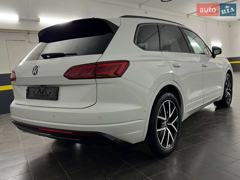 Внедорожник / Кроссовер Volkswagen Touareg 2021 в Казатине