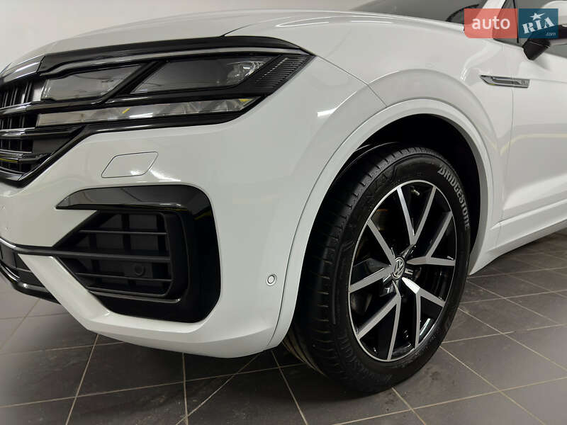Внедорожник / Кроссовер Volkswagen Touareg 2021 в Казатине