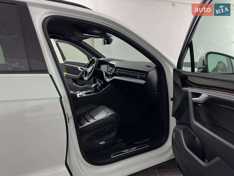 Внедорожник / Кроссовер Volkswagen Touareg 2021 в Казатине