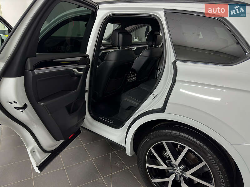 Внедорожник / Кроссовер Volkswagen Touareg 2021 в Казатине