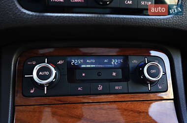 Позашляховик / Кросовер Volkswagen Touareg 2011 в 