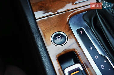 Позашляховик / Кросовер Volkswagen Touareg 2011 в 