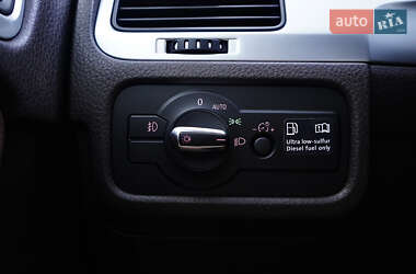 Позашляховик / Кросовер Volkswagen Touareg 2011 в 