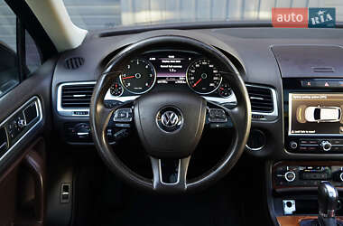Позашляховик / Кросовер Volkswagen Touareg 2011 в 