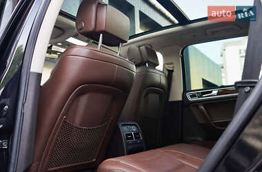 Позашляховик / Кросовер Volkswagen Touareg 2011 в 