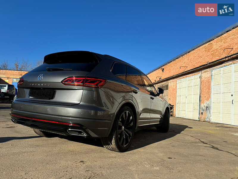 Позашляховик / Кросовер Volkswagen Touareg 2019 в Вінниці