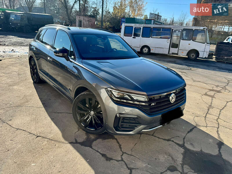Внедорожник / Кроссовер Volkswagen Touareg 2019 в 