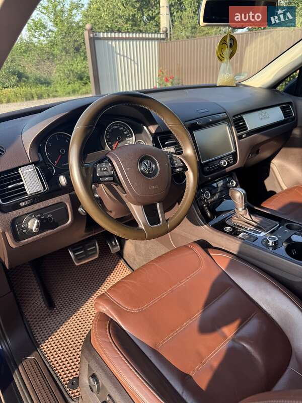 Внедорожник / Кроссовер Volkswagen Touareg 2011 в Ракитном