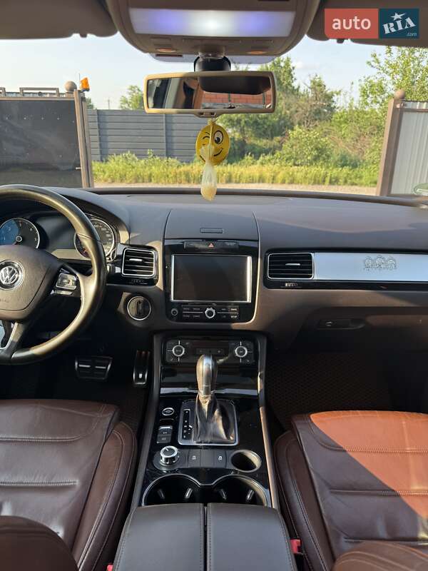 Внедорожник / Кроссовер Volkswagen Touareg 2011 в Ракитном