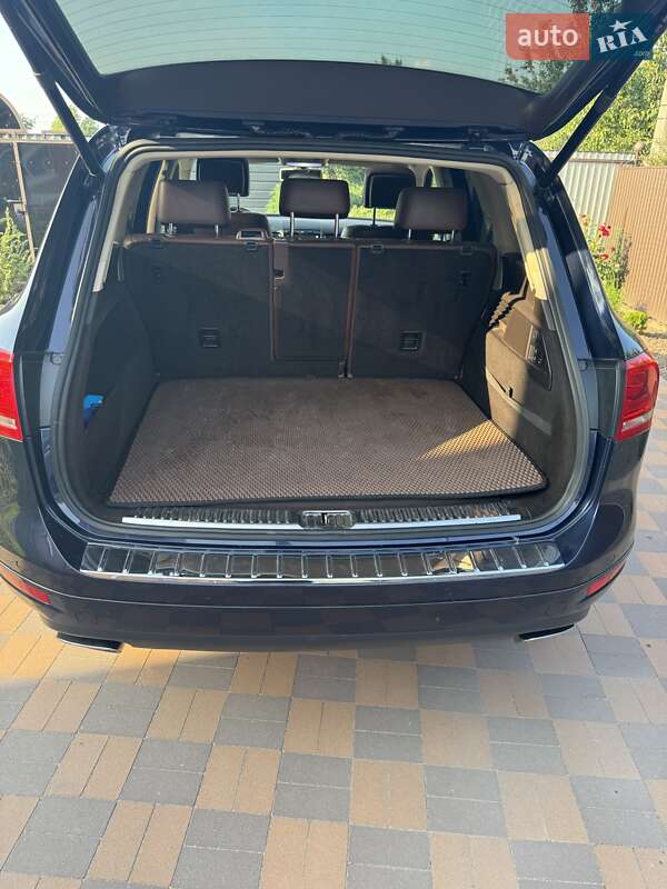 Внедорожник / Кроссовер Volkswagen Touareg 2011 в Ракитном