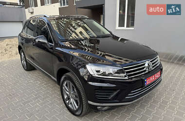 Позашляховик / Кросовер Volkswagen Touareg 2016 в Ірпені