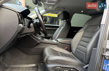 Позашляховик / Кросовер Volkswagen Touareg 2020 в 