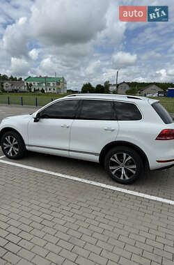 Внедорожник / Кроссовер Volkswagen Touareg 2013 в 
