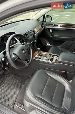 Внедорожник / Кроссовер Volkswagen Touareg 2013 в 