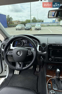 Внедорожник / Кроссовер Volkswagen Touareg 2013 в 