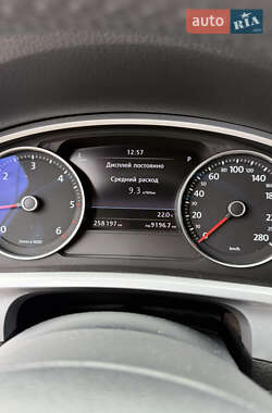 Внедорожник / Кроссовер Volkswagen Touareg 2013 в 