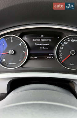 Внедорожник / Кроссовер Volkswagen Touareg 2013 в 