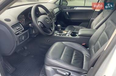 Внедорожник / Кроссовер Volkswagen Touareg 2017 в 