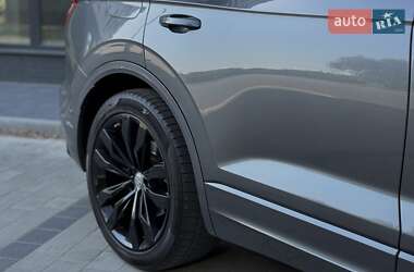 Позашляховик / Кросовер Volkswagen Touareg 2018 в 