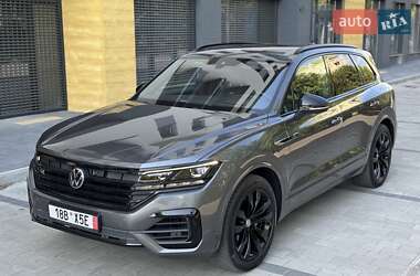 Позашляховик / Кросовер Volkswagen Touareg 2018 в 