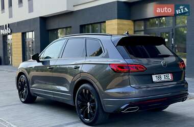 Позашляховик / Кросовер Volkswagen Touareg 2018 в 