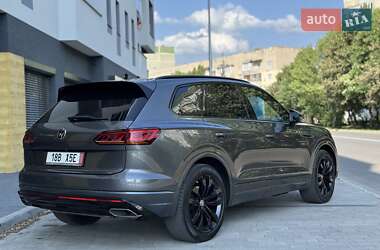 Позашляховик / Кросовер Volkswagen Touareg 2018 в 
