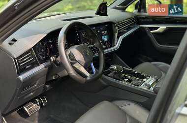 Позашляховик / Кросовер Volkswagen Touareg 2018 в 