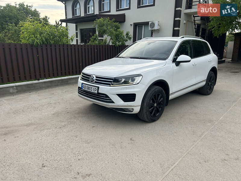 Внедорожник / Кроссовер Volkswagen Touareg 2017 в 