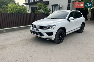 Внедорожник / Кроссовер Volkswagen Touareg 2017 в 