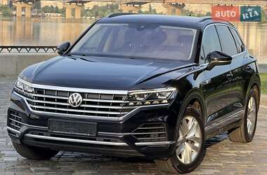 Внедорожник / Кроссовер Volkswagen Touareg 2019 в Киеве