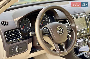 Позашляховик / Кросовер Volkswagen Touareg 2016 в 