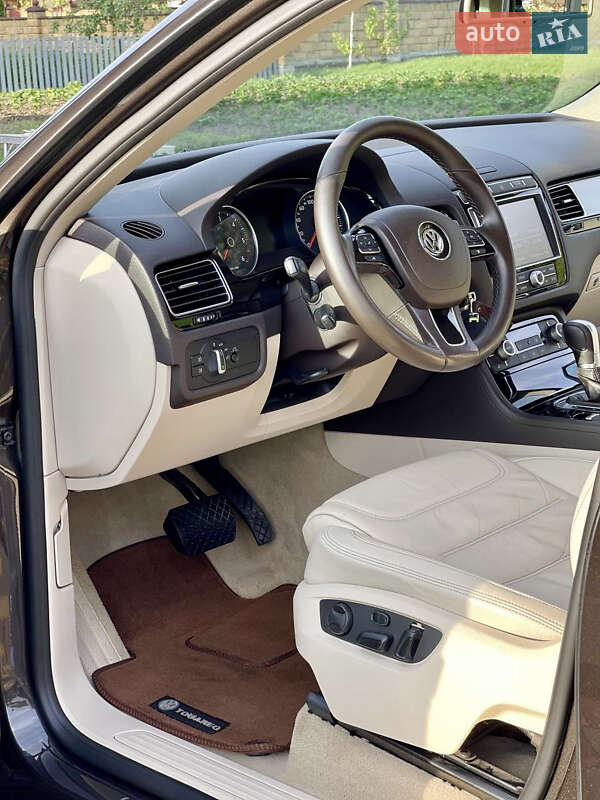 Позашляховик / Кросовер Volkswagen Touareg 2016 в Львові