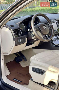 Позашляховик / Кросовер Volkswagen Touareg 2016 в 