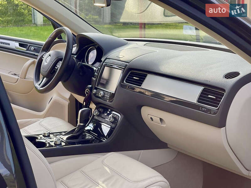 Позашляховик / Кросовер Volkswagen Touareg 2016 в Львові