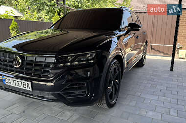 Внедорожник / Кроссовер Volkswagen Touareg 2019 в 