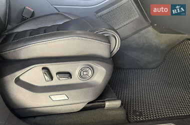 Внедорожник / Кроссовер Volkswagen Touareg 2019 в 