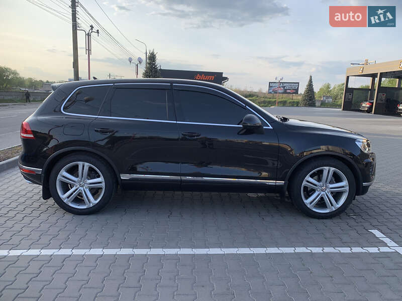 Внедорожник / Кроссовер Volkswagen Touareg 2015 в Виннице