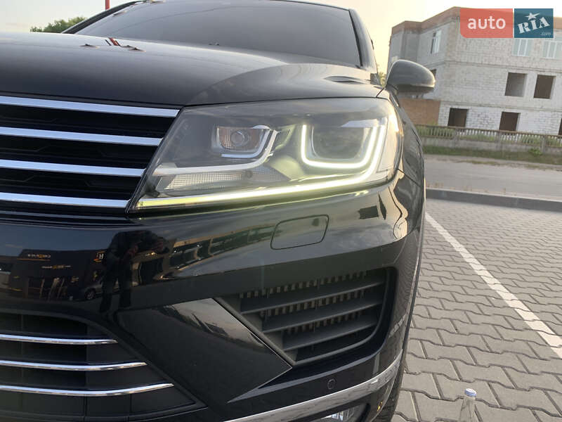 Внедорожник / Кроссовер Volkswagen Touareg 2015 в Виннице