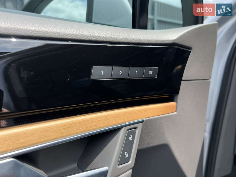 Внедорожник / Кроссовер Volkswagen Touareg 2018 в Львове