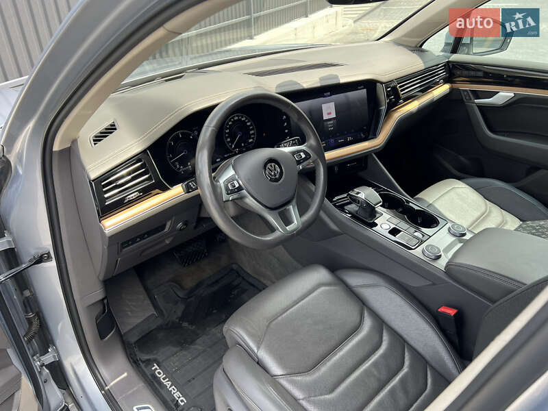 Внедорожник / Кроссовер Volkswagen Touareg 2018 в Львове