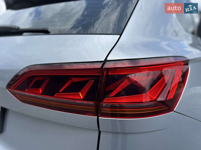 Внедорожник / Кроссовер Volkswagen Touareg 2018 в Львове