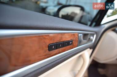 Внедорожник / Кроссовер Volkswagen Touareg 2012 в 
