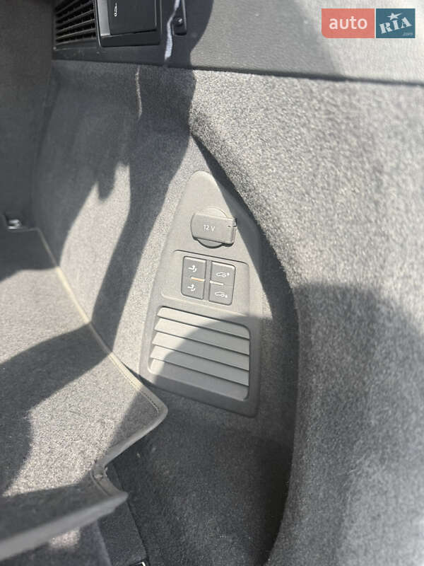 Позашляховик / Кросовер Volkswagen Touareg 2019 в Вінниці