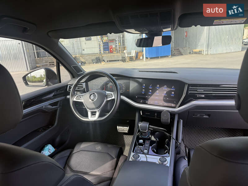 Позашляховик / Кросовер Volkswagen Touareg 2019 в Вінниці