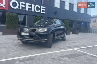 Внедорожник / Кроссовер Volkswagen Touareg 2014 в Городке