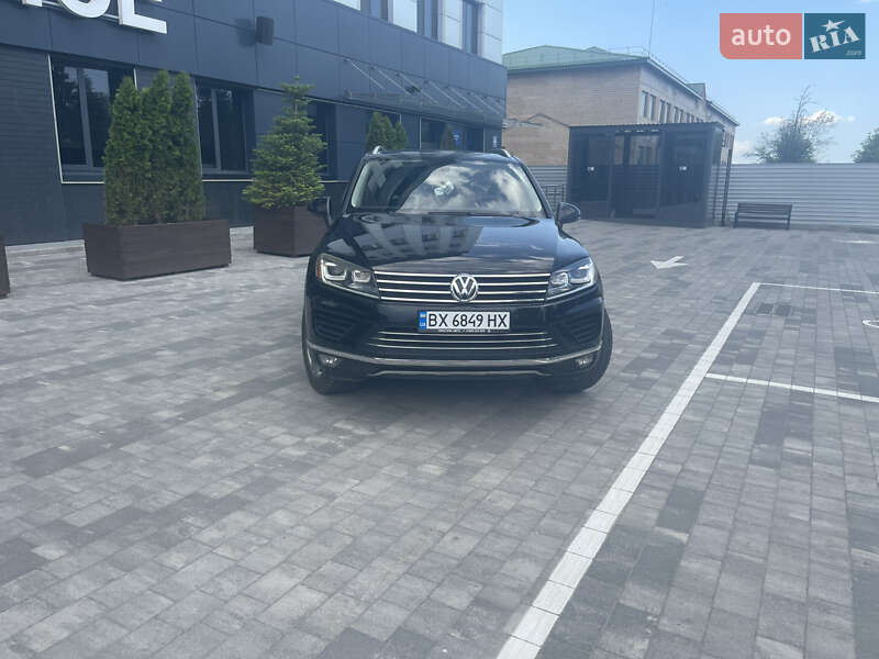 Внедорожник / Кроссовер Volkswagen Touareg 2014 в Городке