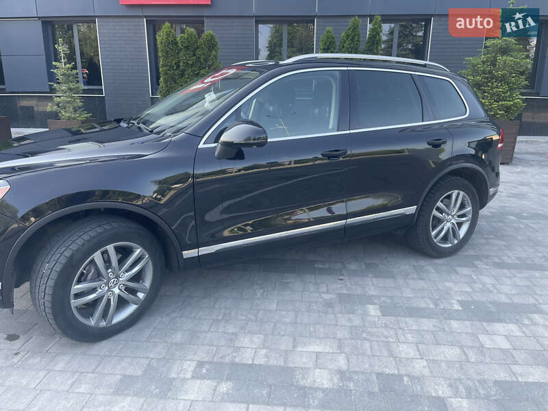 Внедорожник / Кроссовер Volkswagen Touareg 2014 в Городке