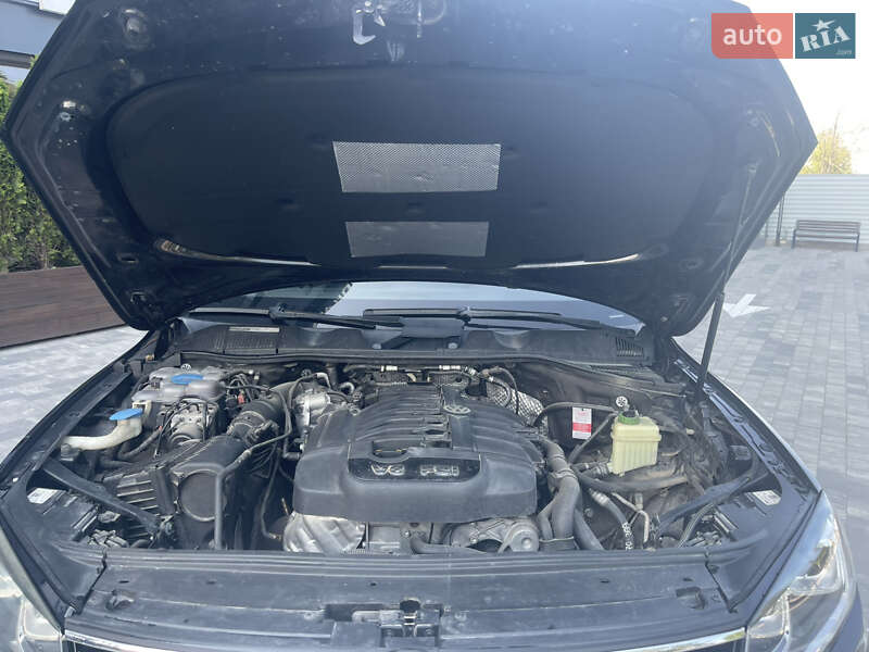 Внедорожник / Кроссовер Volkswagen Touareg 2014 в Городке